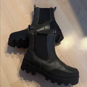 COUGAR | Women's Shani Waterproof Chelsea Boots size 8